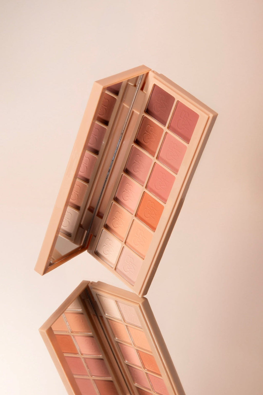 Palette -  Ultimate Nude VOL II • 1 ACHETÉ, LE 2ᵉ OFFERT